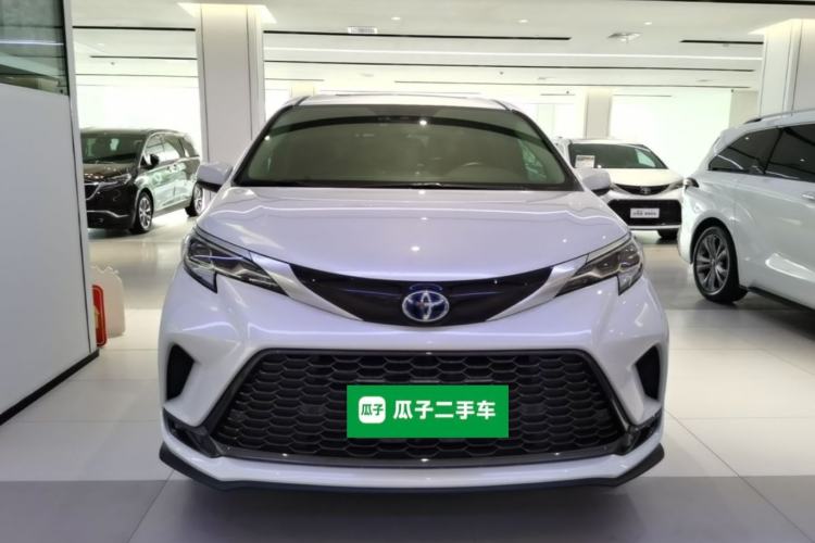 Used Toyota Granvia 2023 2.5L Hybrid Luxury Edition Front