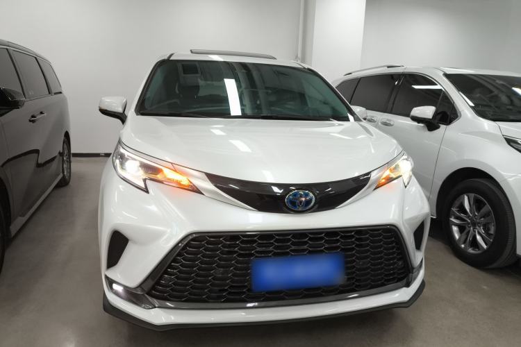 Used Toyota Granvia 2023 2.5L Hybrid Luxury Edition Front