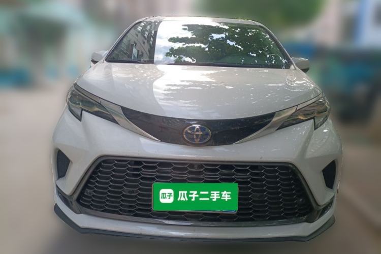 Used Toyota Granvia 2023 2.5L Hybrid Luxury Edition Front