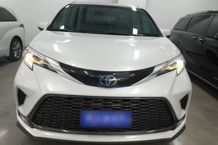 Used Toyota Granvia 2023 2.5L Hybrid Luxury Edition Front