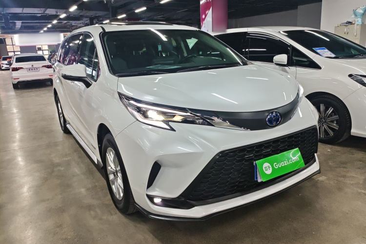 Used Toyota Granvia 2023 2.5L Hybrid Comfort Edition Front Right 45 Deg