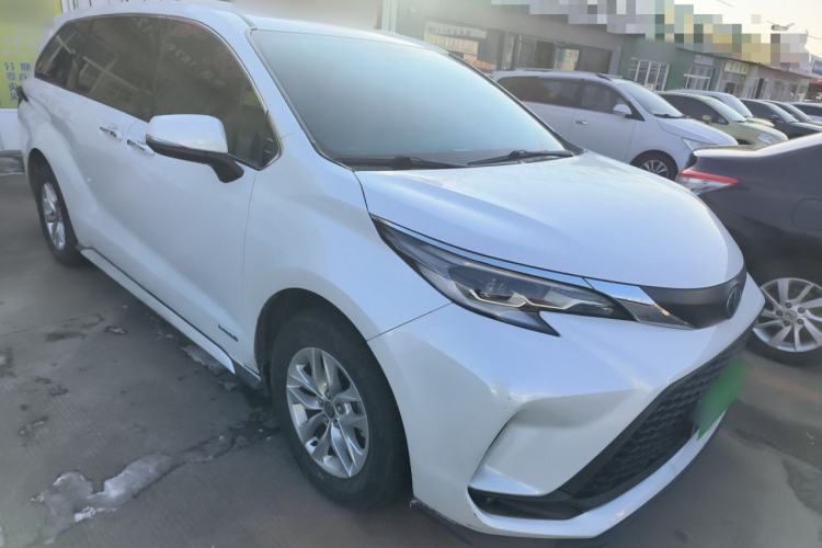 Used Toyota Granvia 2023 2.5L Hybrid Comfort Edition Front Right 45 Deg