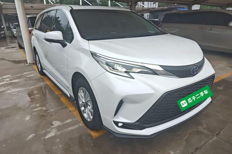 Used Toyota Granvia 2023 2.5L Hybrid Comfort Edition Front Right 45 Deg
