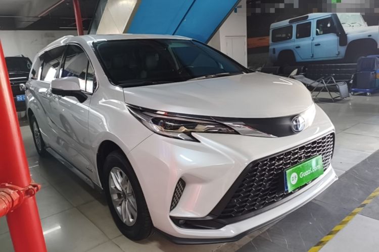 Used Toyota Granvia 2023 2.5L Hybrid Comfort Edition Front Right 45 Deg