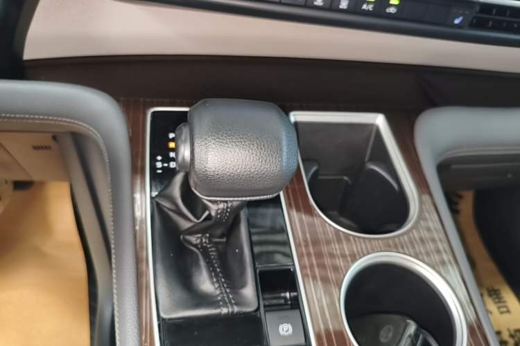 Used Toyota Granvia 2023 2.5L Hybrid Comfort Edition Gear Lever