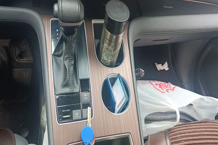 Used Toyota Granvia 2023 2.5L Hybrid Comfort Edition Gear Lever