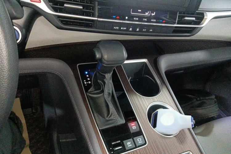 Used Toyota Granvia 2023 2.5L Hybrid Comfort Edition Gear Lever