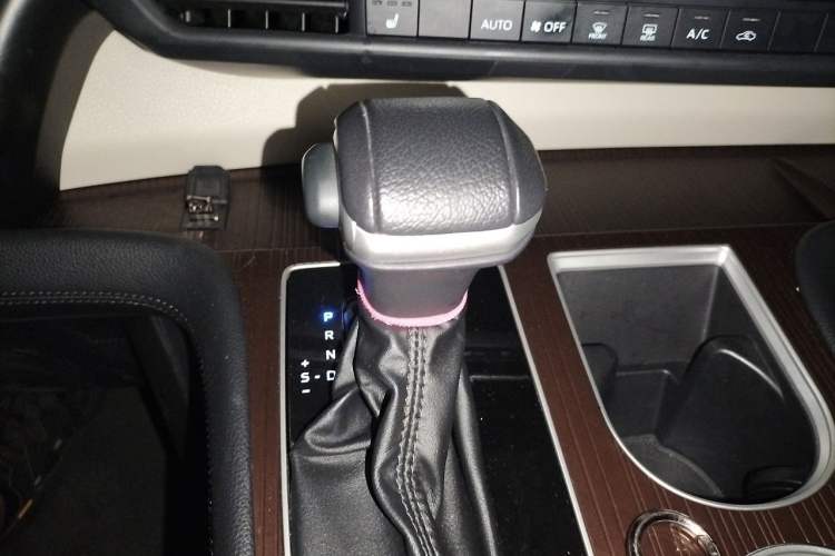 Used Toyota Granvia 2023 2.5L Hybrid Prestige PLUS Edition Gear Lever