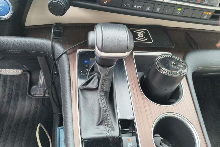 Used Toyota Granvia 2023 2.5L Hybrid Prestige PLUS Edition Gear Lever