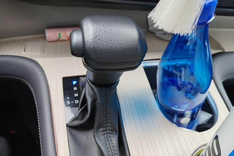 Used Toyota Granvia 2023 2.5L Hybrid Comfort Edition Gear Lever