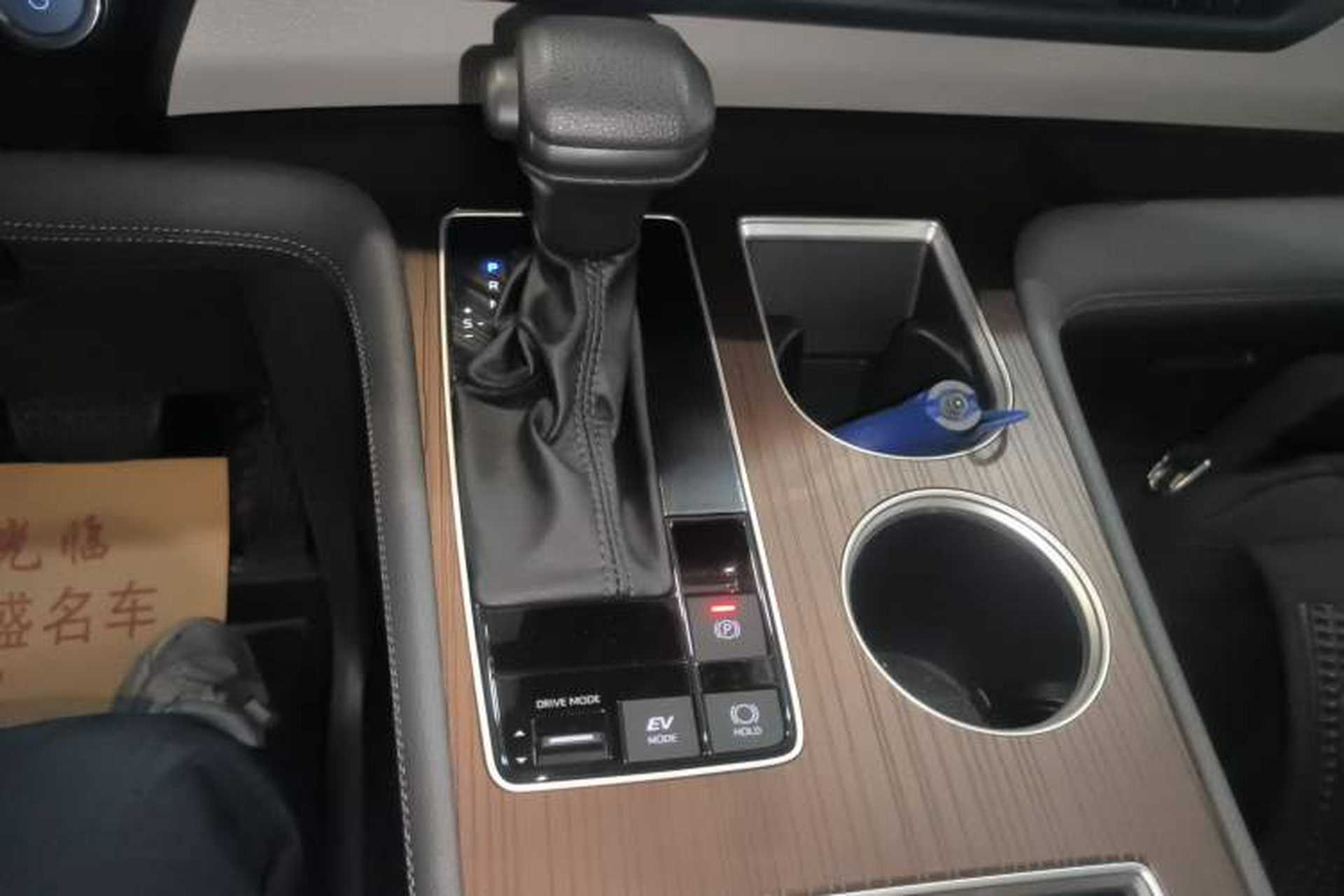 Used Toyota Granvia 2023 2.5L Hybrid Luxury Edition Gear Lever