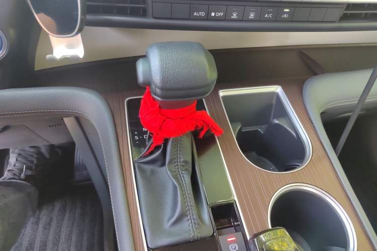 Used Toyota Granvia 2023 2.5L Hybrid Luxury Edition Gear Lever