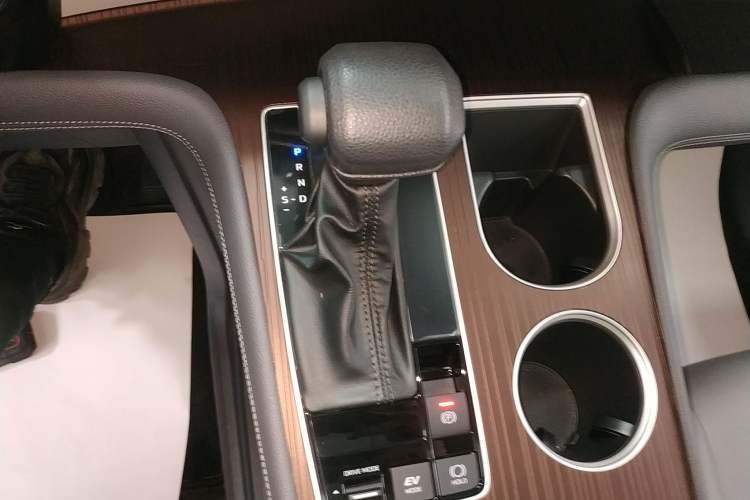 Used Toyota Granvia 2023 2.5L Hybrid Luxury Edition Gear Lever