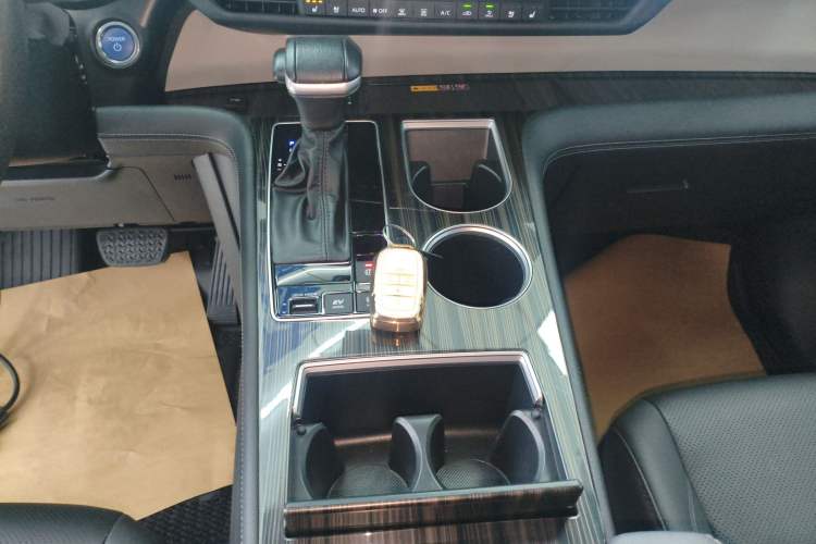 Used Toyota Granvia 2023 2.5L Hybrid Flagship VIP Edition Gear Lever