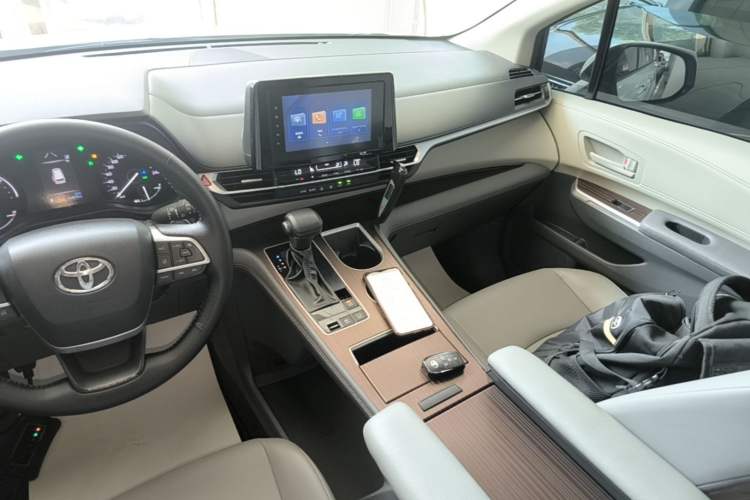 Used Toyota Granvia 2023 2.5L Hybrid Comfort Edition Gear Lever
