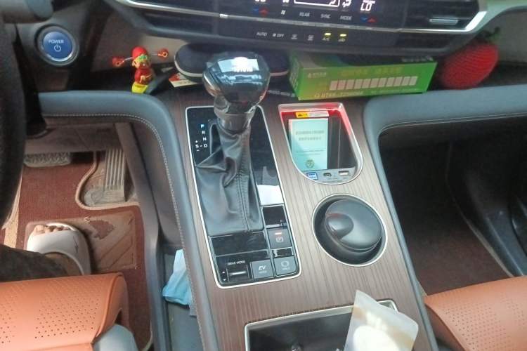 Used Toyota Granvia 2023 2.5L Hybrid Comfort Edition Gear Lever