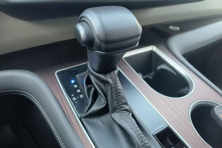 Used Toyota Granvia 2023 2.5L Hybrid Comfort Edition Gear Lever