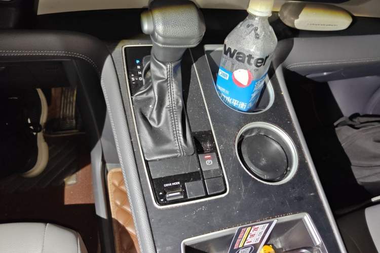 Used Toyota Granvia 2023 2.5L Hybrid Luxury Edition Gear Lever