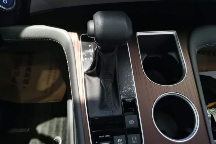 Used Toyota Granvia 2023 2.5L Hybrid Luxury Edition Gear Lever