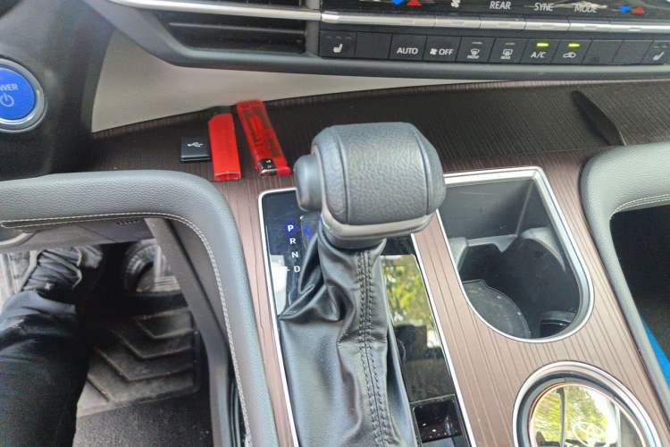 Used Toyota Granvia 2023 2.5L Hybrid Prestige PLUS Edition Gear Lever