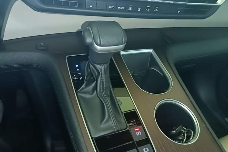 Used Toyota Granvia 2023 2.5L Hybrid Prestige PLUS Edition Gear Lever