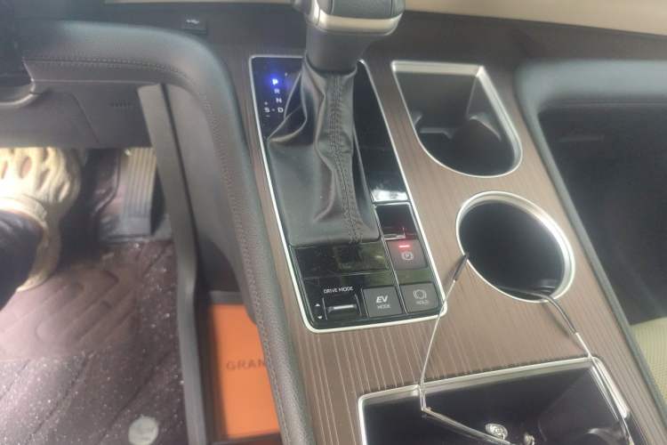 Used Toyota Granvia 2023 2.5L Hybrid Prestige PLUS Edition Gear Lever