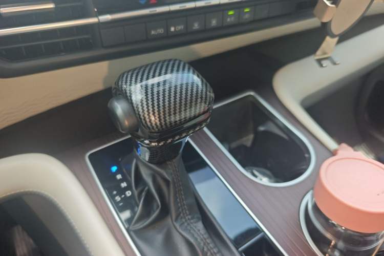 Used Toyota Granvia 2023 2.5L Hybrid Comfort Edition Gear Lever