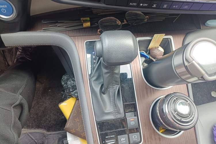 Used Toyota Granvia 2023 2.5L Hybrid Luxury Edition Gear Lever