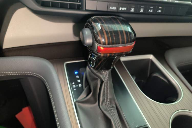 Used Toyota Granvia 2023 2.5L Hybrid Comfort Edition Gear Lever