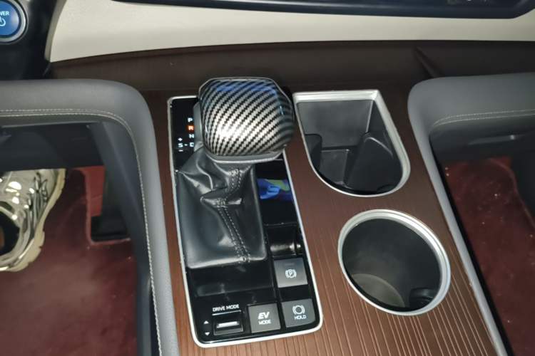 Used Toyota Granvia 2023 2.5L Hybrid Comfort Edition Gear Lever