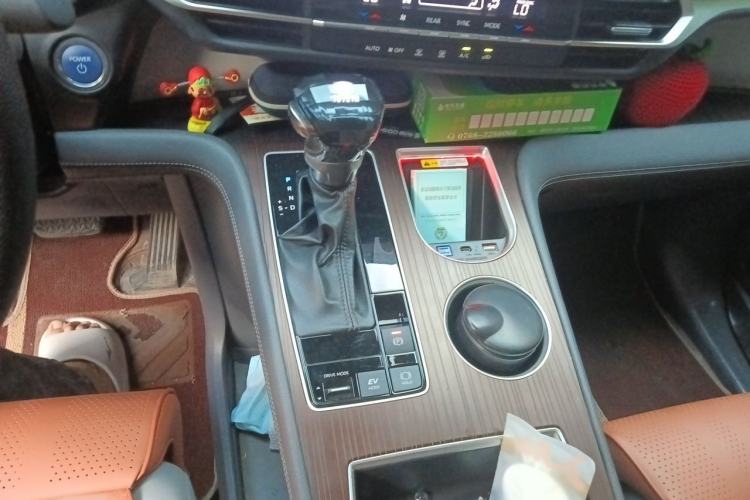 Used Toyota Granvia 2023 2.5L Hybrid Comfort Edition Gear Lever