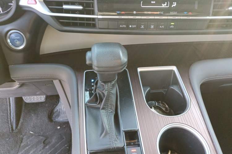Used Toyota Granvia 2023 2.5L Hybrid Comfort Edition Gear Lever