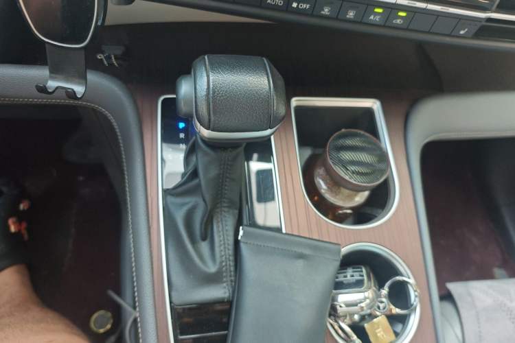 Used Toyota Granvia 2023 2.5L Hybrid Prestige Wellness PLUS Edition Gear Lever