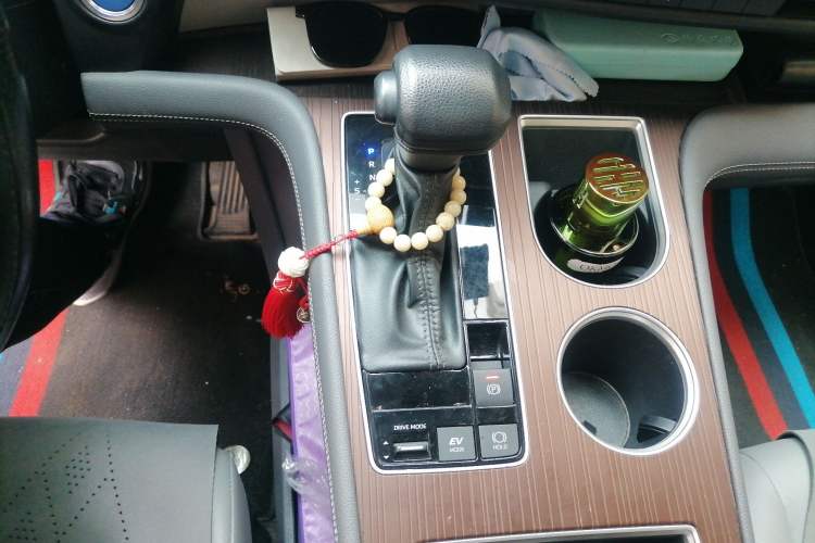 Used Toyota Granvia 2023 2.5L Hybrid Comfort Edition Gear Lever