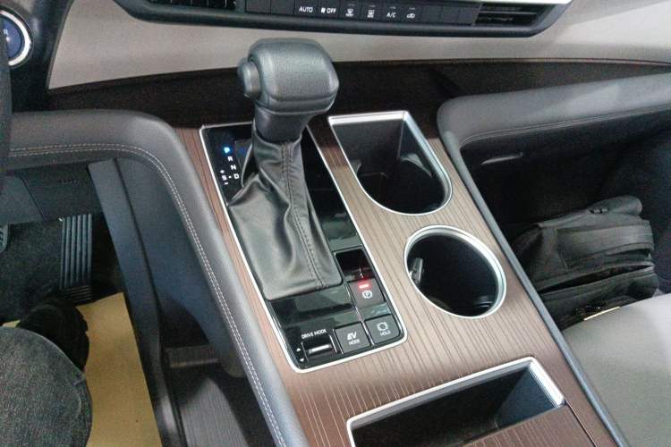 Used Toyota Granvia 2023 2.5L Hybrid Comfort Edition Gear Lever