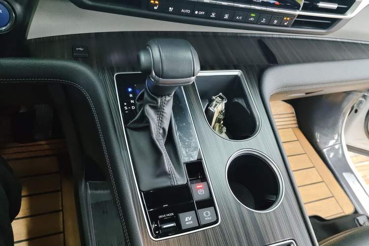Used Toyota Granvia 2023 2.5L Hybrid Prestige VIP Edition Gear Lever