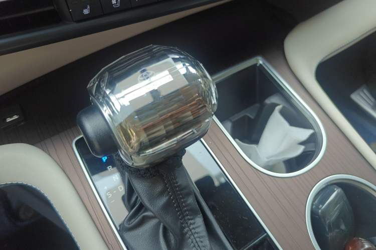 Used Toyota Granvia 2023 2.5L Hybrid Comfort Edition Gear Lever