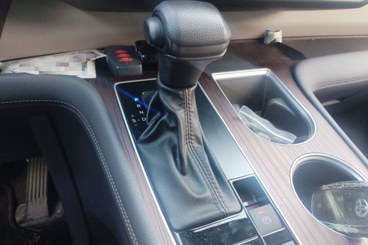 Used Toyota Granvia 2023 2.5L Hybrid Comfort Edition Gear Lever