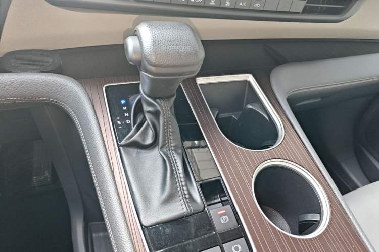Used Toyota Granvia 2023 2.5L Hybrid Luxury Edition Gear Lever