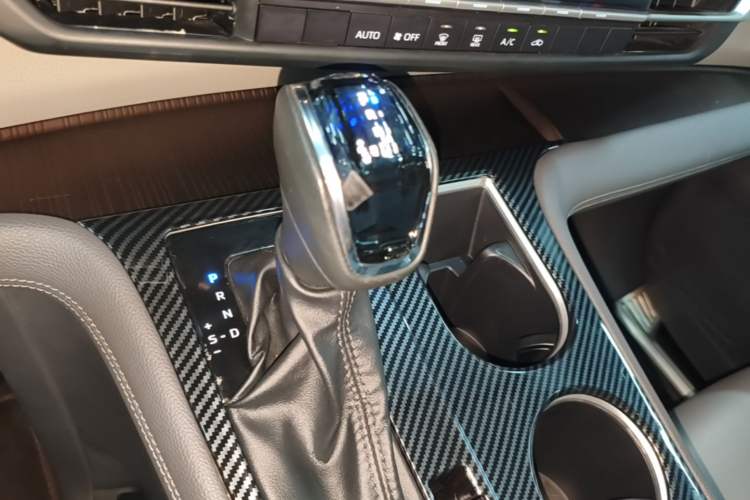 Used Toyota Granvia 2023 2.5L Hybrid Luxury Edition Gear Lever