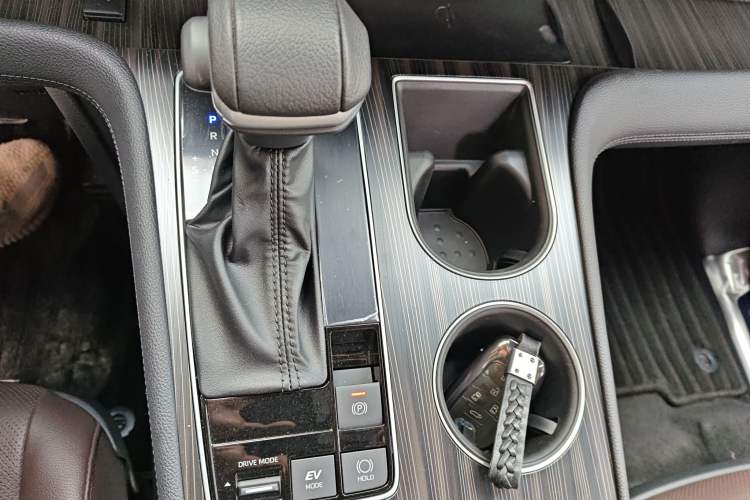 Used Toyota Granvia 2023 2.5L Hybrid Flagship VIP Edition Gear Lever