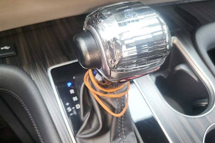 Used Toyota Granvia 2023 2.5L Hybrid Flagship VIP Edition Gear Lever