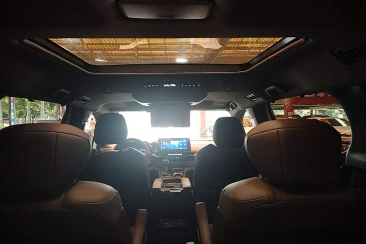 Used Toyota Granvia 2023 2.5L Hybrid Flagship VIP Edition Headliner