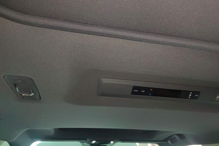 Used Toyota Granvia 2023 2.5L Hybrid Prestige PLUS Edition Headliner