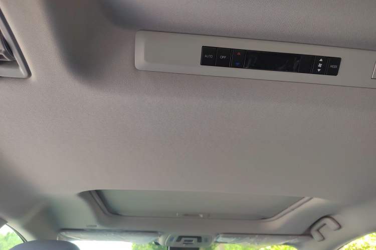 Used Toyota Granvia 2023 2.5L Hybrid Luxury Edition Headliner
