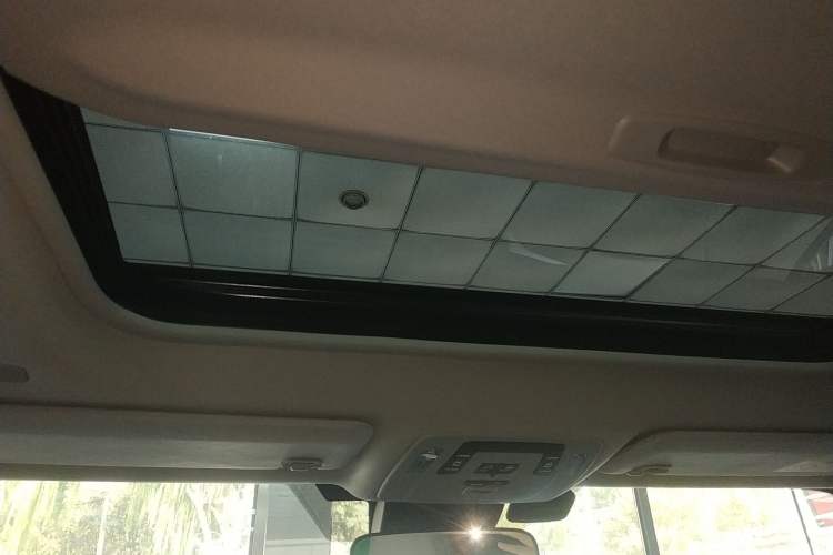 Used Toyota Granvia 2023 2.5L Hybrid Luxury Edition Headliner