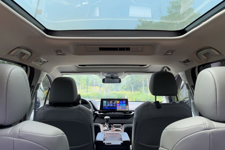 Used Toyota Granvia 2023 2.5L Hybrid Luxury Edition Headliner