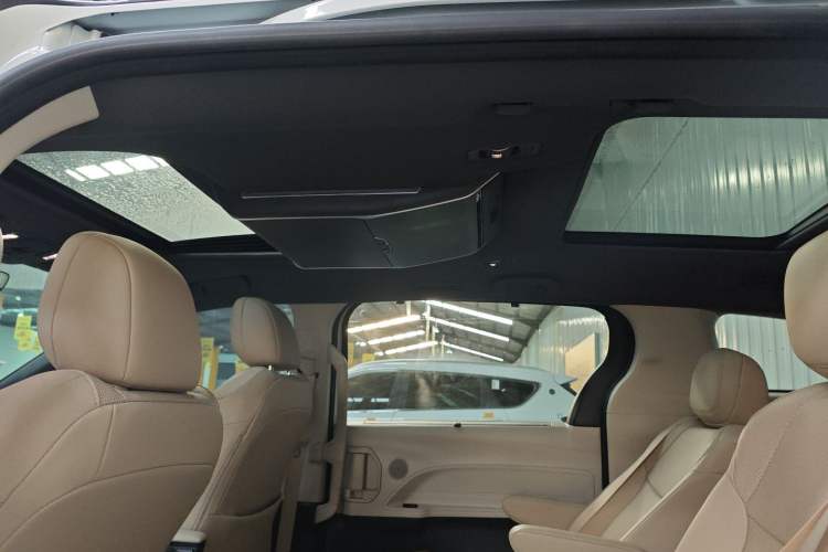 Used Toyota Granvia 2023 2.5L Hybrid Prestige PLUS Edition Headliner