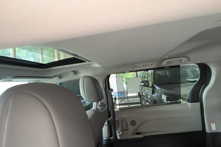 Used Toyota Granvia 2023 2.5L Hybrid Comfort Edition Headliner
