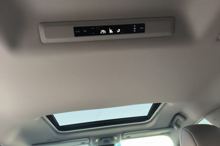 Used Toyota Granvia 2023 2.5L Hybrid Comfort Edition Headliner